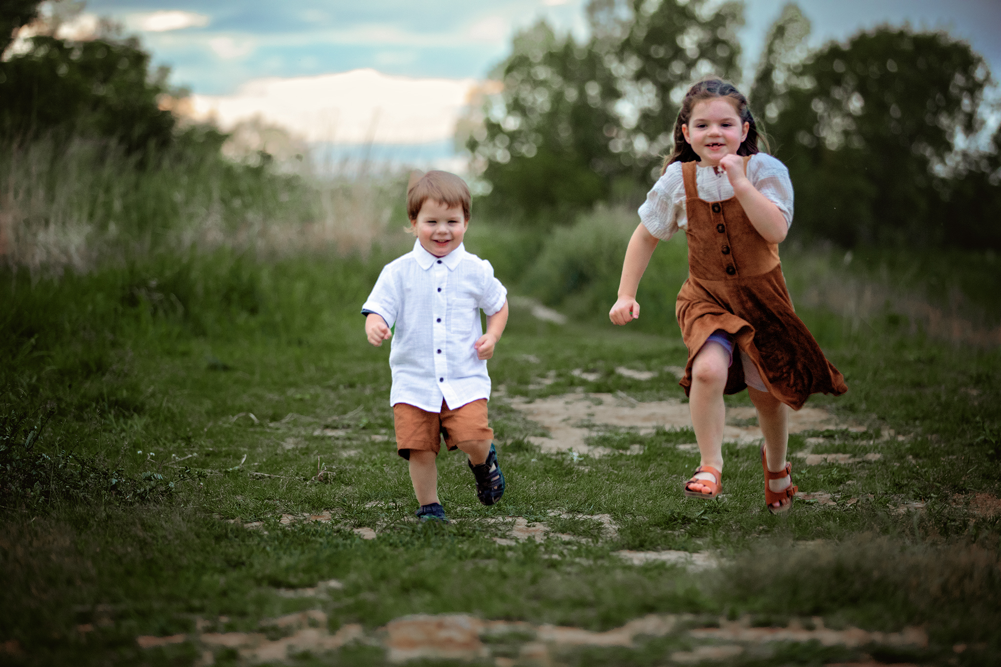 Lifestyle family photography session in La Crosse Wisconsin capturing candid moments between parents and young children outdoors
